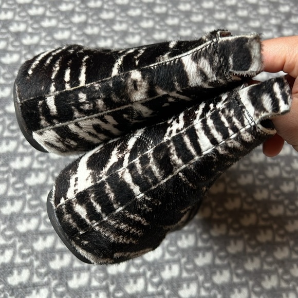 ISABEL MARANT Pony Zebra π¦ Calf Hair Leather Animal Print Ankle Booties 36/6US - Picture 3 of 10